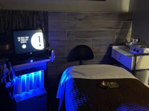 Morningside-interior-med-spa-room-esti-hydrafacial-equipment-at-Natural-Body-in-Atlanta-1000x750